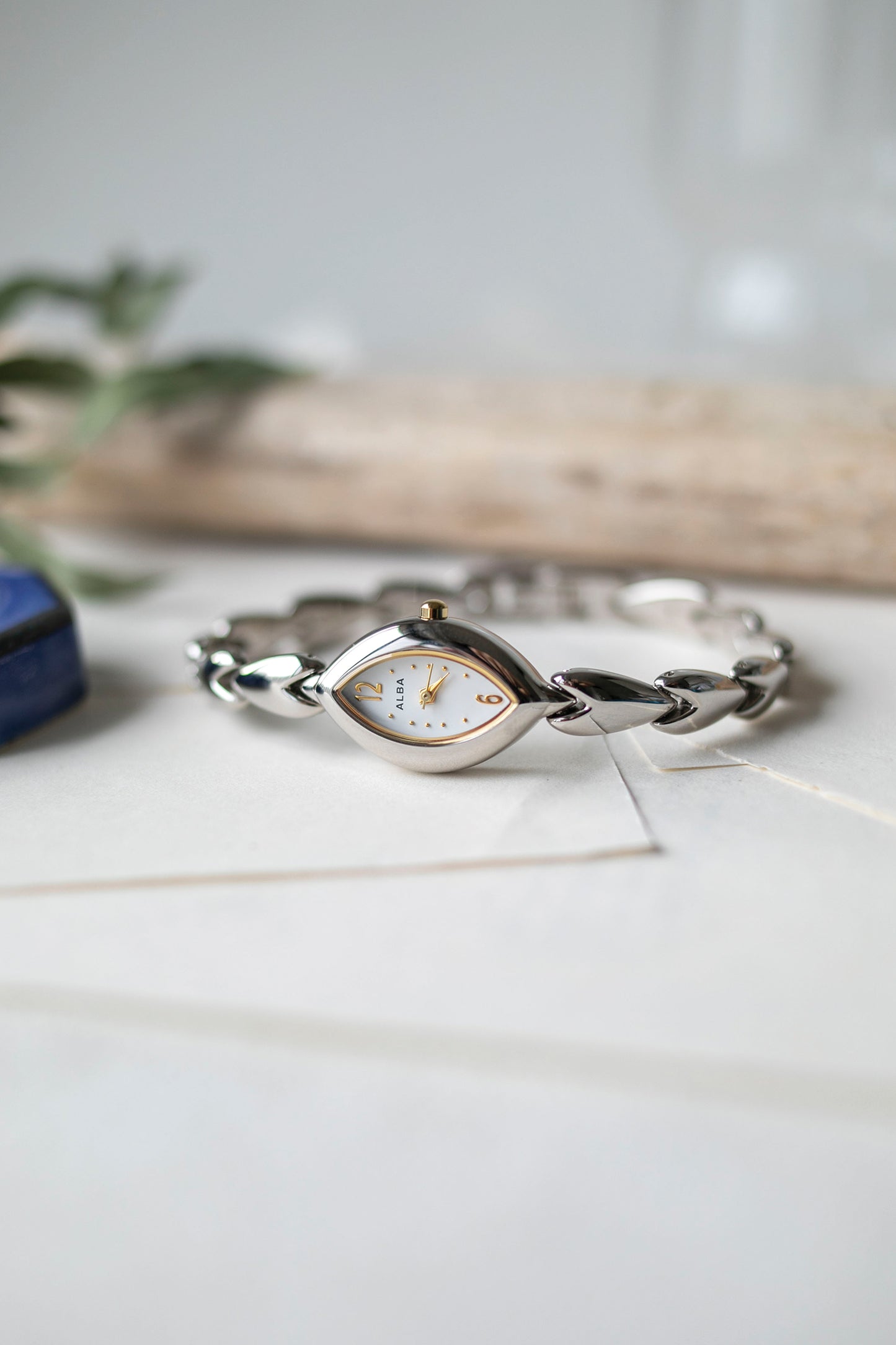 True Vintage: Alba Cintra (White/Dual-toned)