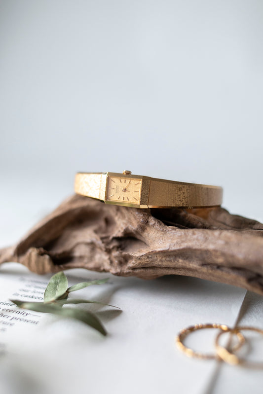 True Vintage: Seiko S182 (Gold)