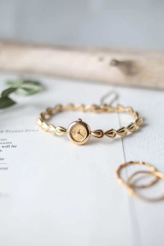 True Vintage: Seiko S217 (Gold)