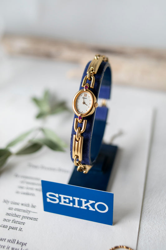 True Vintage: Seiko S227 (Gold)